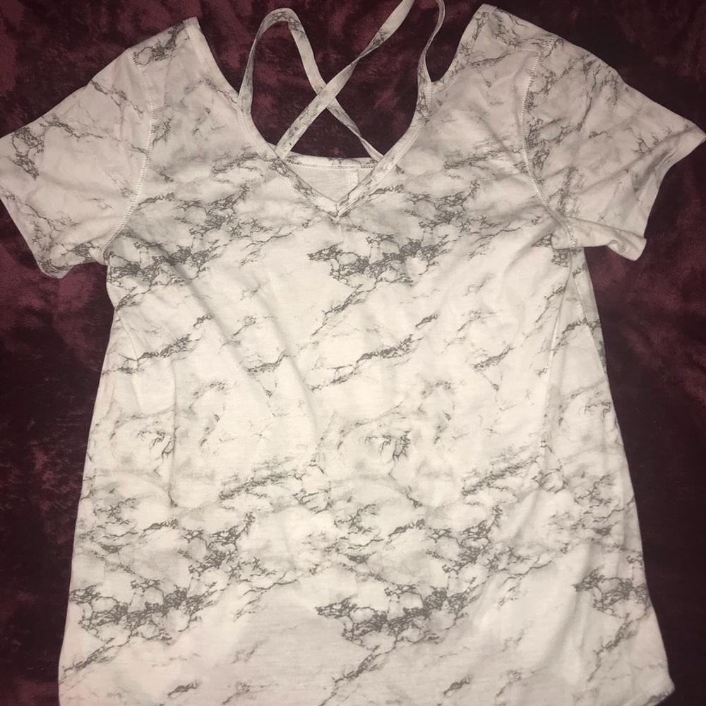 Tshirt with crosses design on neck area